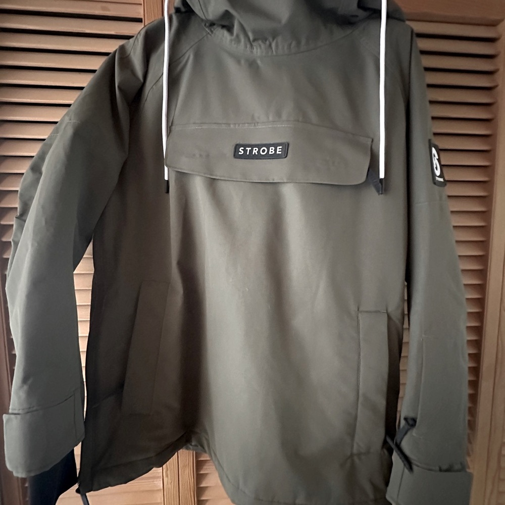 Strobe outerwear jacket in Olive, size: Small